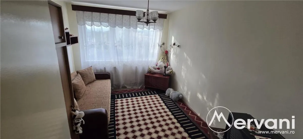 Apartament cu 3 camere de inchiriat in Campina, zona centrala - foto 5