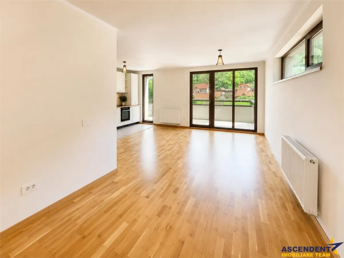 Micul Penthouse, terasa + gradina 50 mp, vedere spectaculoasa, Cetatea Brasov - foto 7