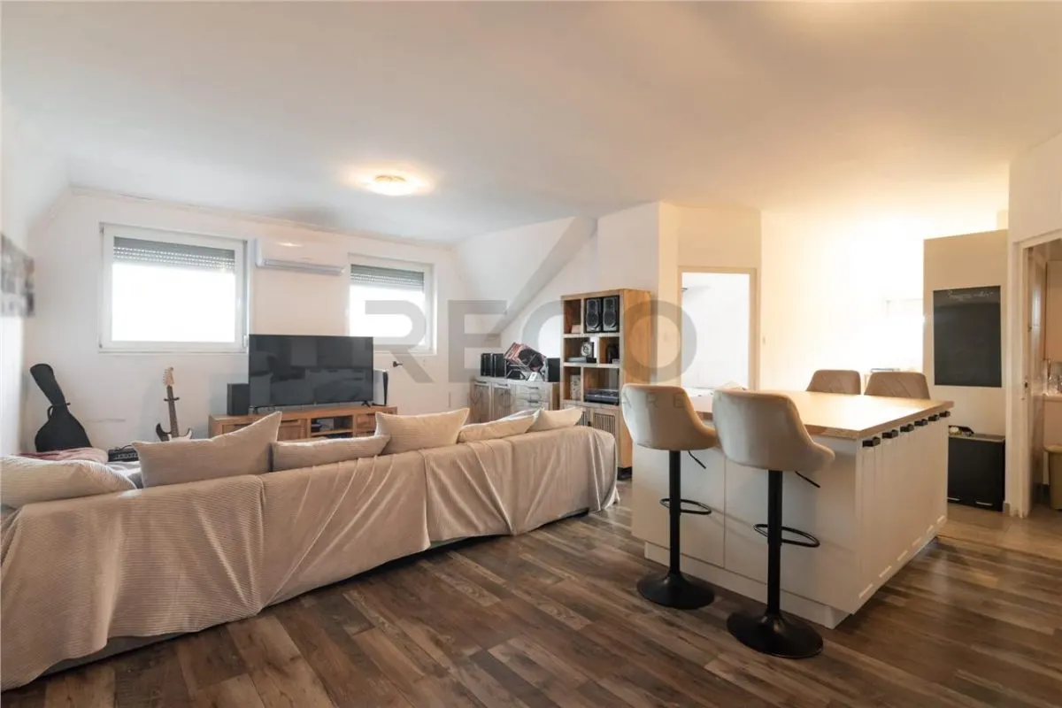 RECO Apartament cu 3 Camere  , Paleu - foto 2