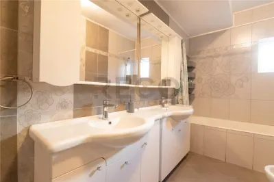 RECO Apartament cu 3 Camere  , Paleu - foto 10