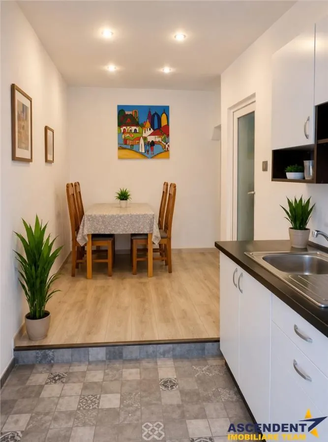 Garsoniera la casa, mobilata, 38mp, camara, boxa pivnita, cu teren 20mp, Centrul Istoric, Brasov - foto 2