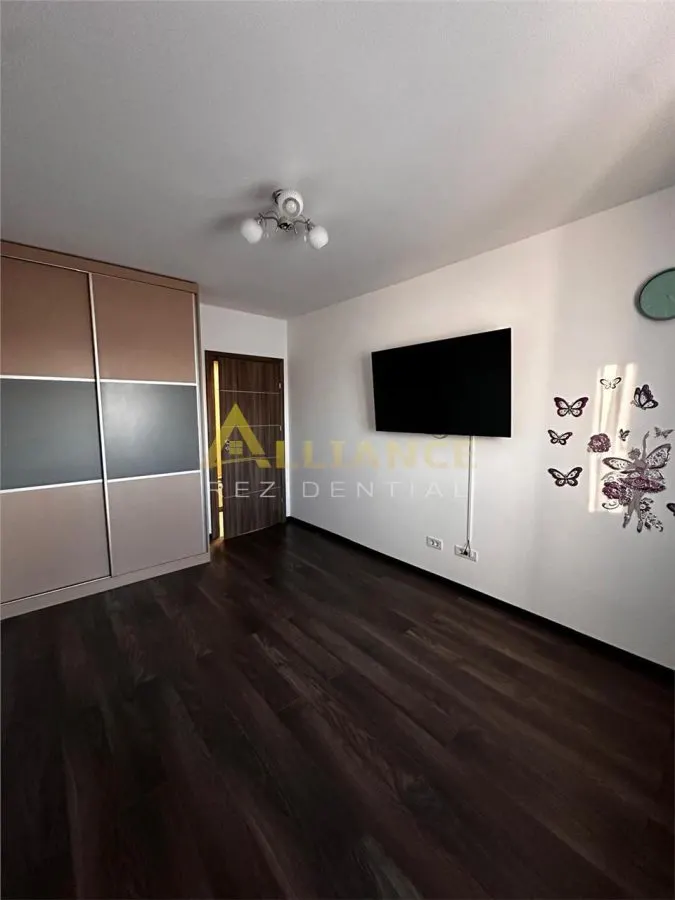 Apartament 3 camere , 2 bai ~ Brown Residence - foto 2