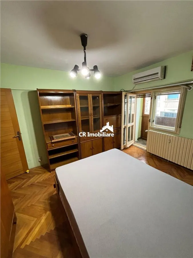 Apartament de vanzare 3 camere Decebal - foto 3